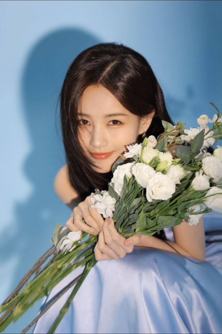 李一桐丝绸蓝裙写真 79 向全世界安利李一桐02 79 宝藏女孩