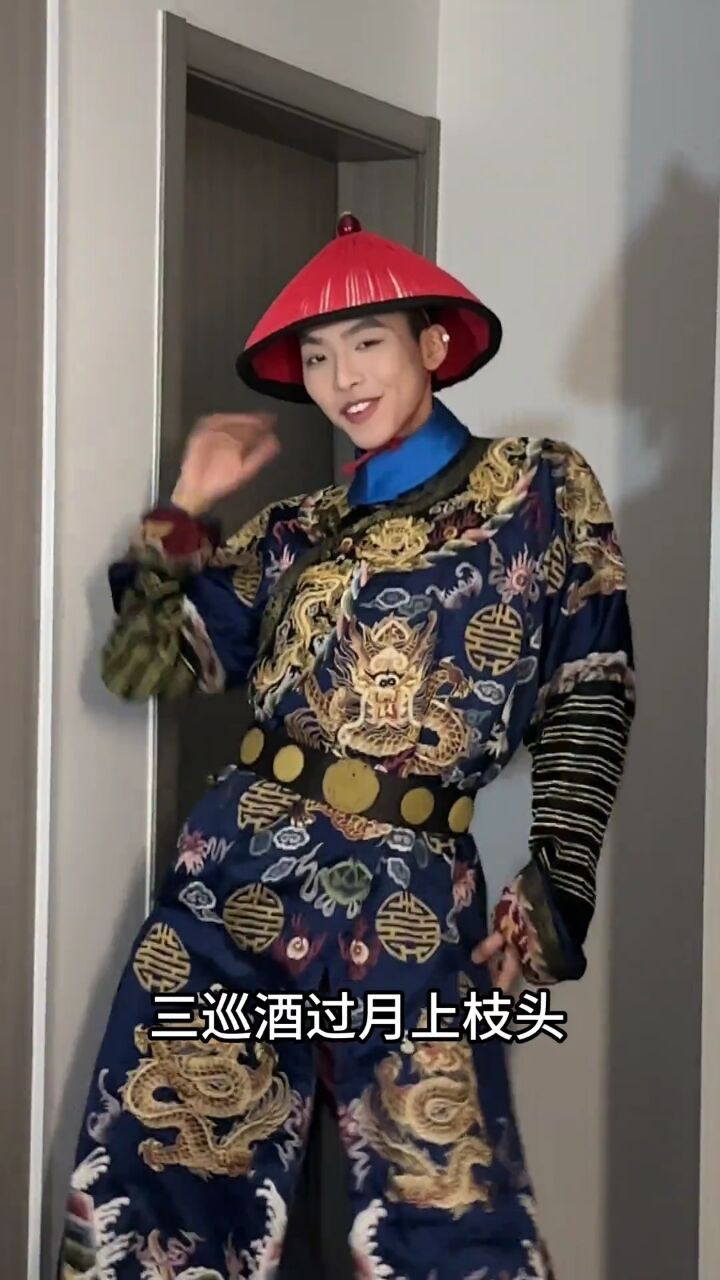 进忠公公我主打一个听劝帽子戴上再给大家扭一个