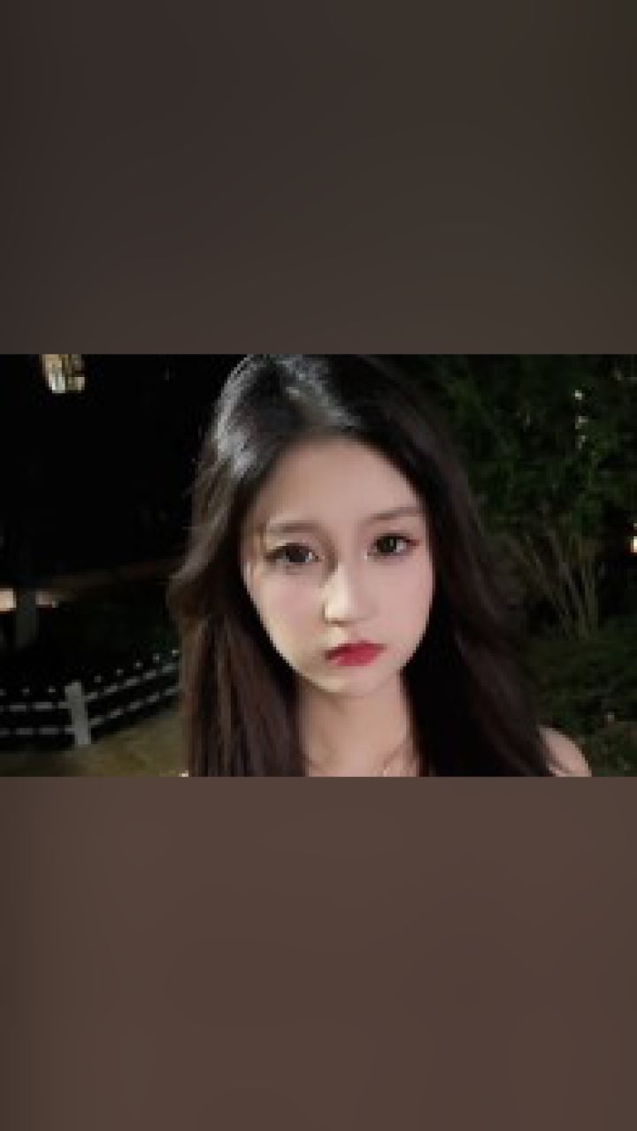 今天晚上魏南突然约我,说她怀孕了,管我借钱,我却只能去找芊总,一瞬间