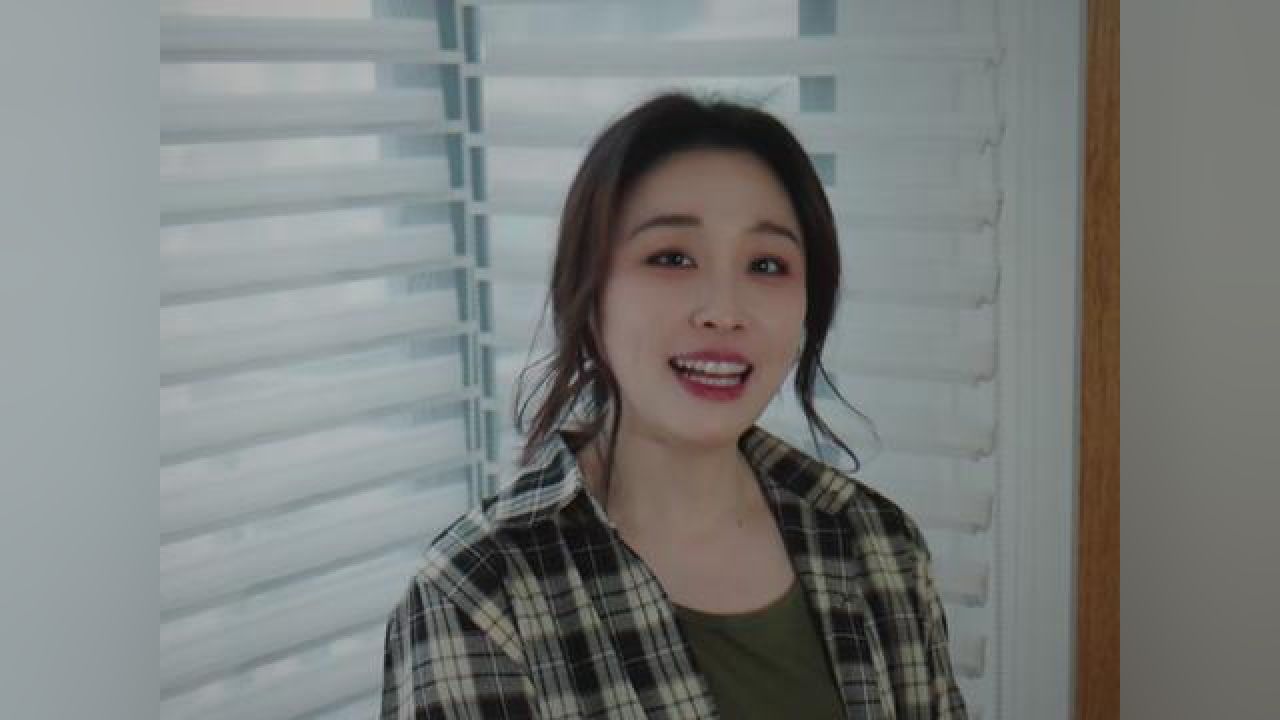 姐姐人狂性子傲,别跟姐姐唱反调 #蛋糕姐姐 #户外唱歌 #翻唱