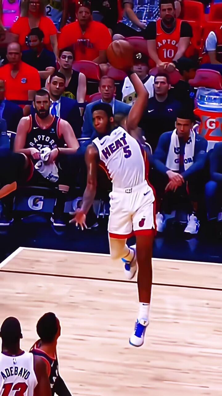 世界名画诞生小琼斯飞天空接砸扣复刻乔丹logo小琼斯热火铁铁的nba