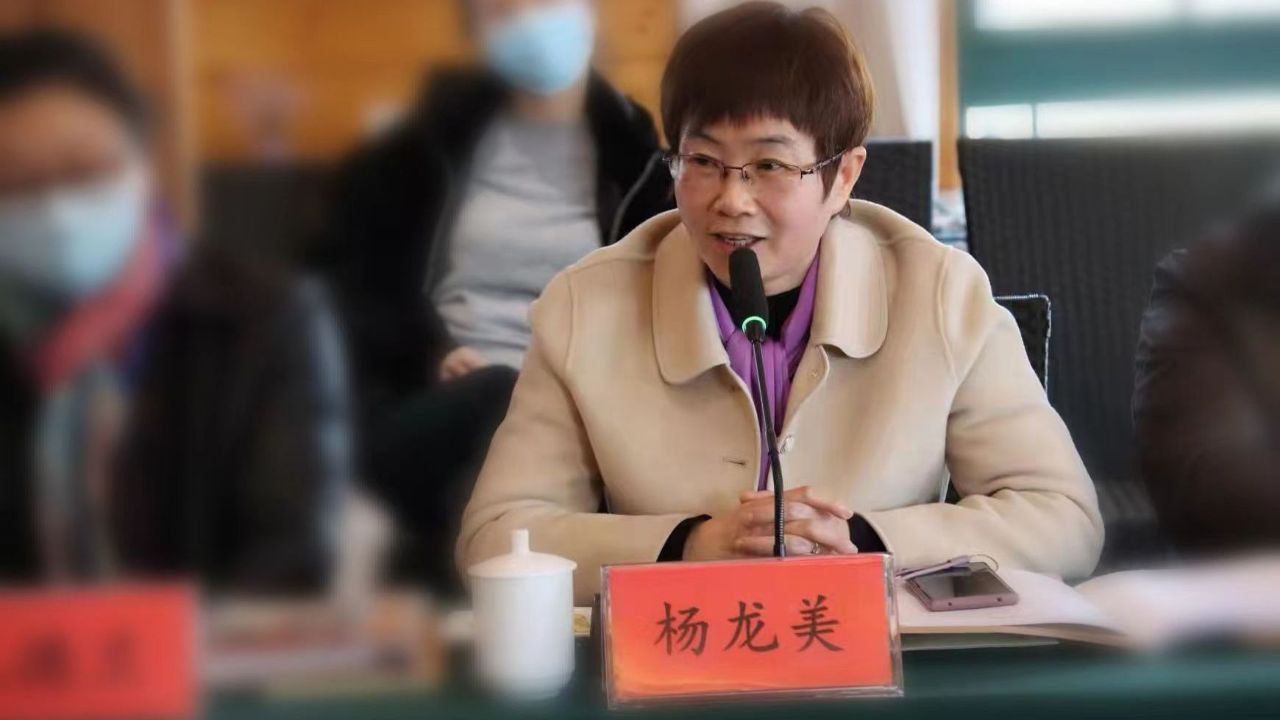 小学生朗诵著名诗人杨龙美的代表作之一《30岁的爱情》