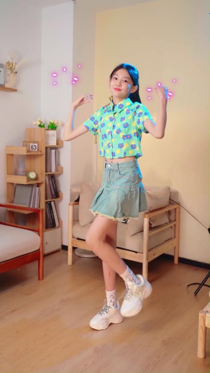 你的微笑舞蹈挑战太多的幸福报道拼凑爱的美妙宋小睿#美女 #你的微笑