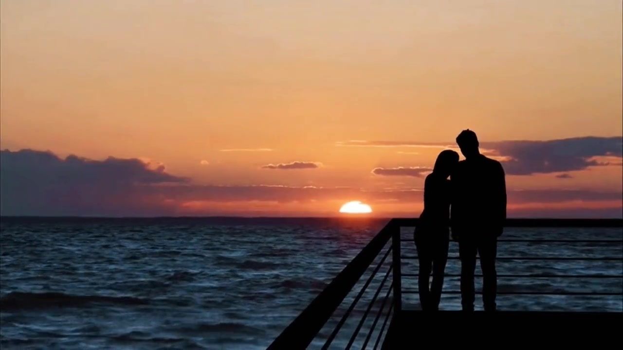 夕阳大海情侣#素材 #爱情 #日落 #落日余晖映晚霞一抹夕阳美如画