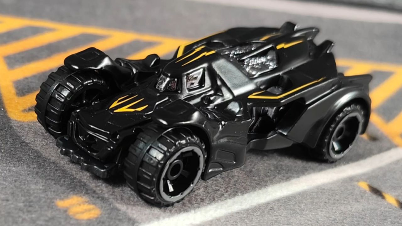 hotwheels风火轮 蝙蝠侠 阿卡姆骑士 蝙蝠侠战车