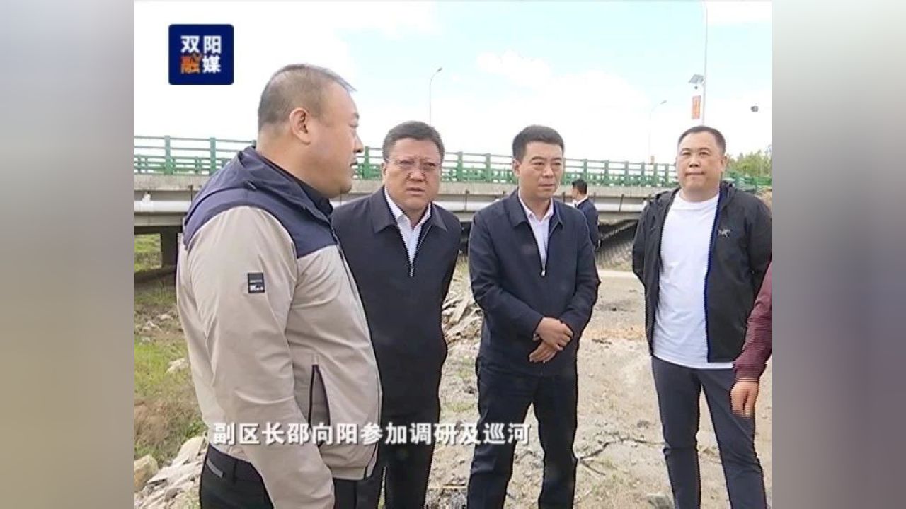 张明调研水利项目建设情况并开展巡河工作