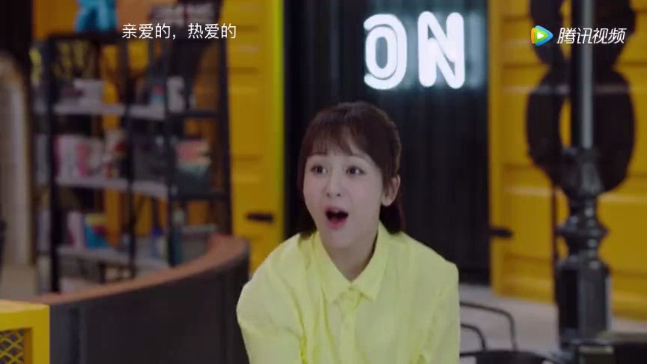 亲爱的热爱的 韩商言肚子不舒服,佟年抱着韩商言吻起来了,结果韩商言