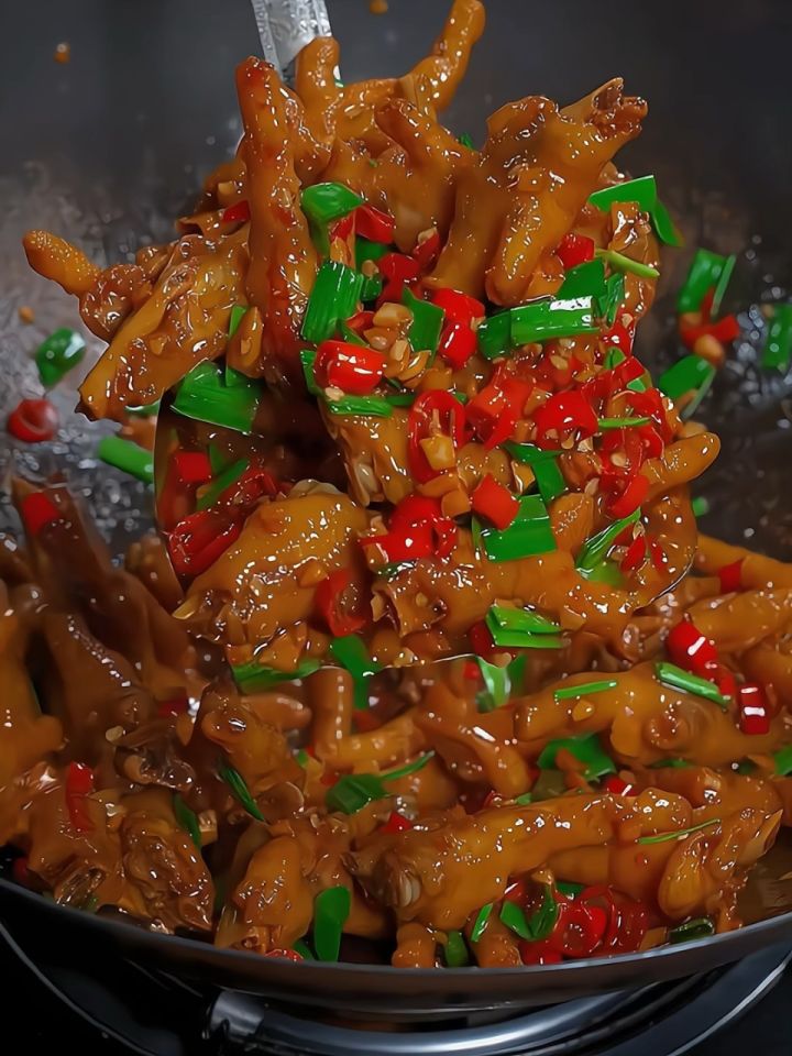 这样做的香辣鸡爪,软烂脱骨,好吃到舔手指#下饭菜