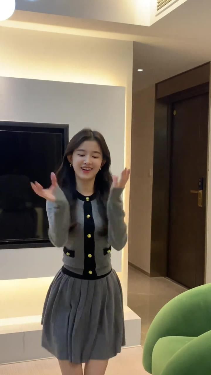 第一次自己卷头发 纪念一下#lovelee手势舞