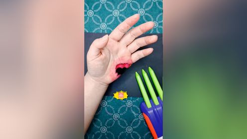 怎么用红笔画超级仿真的受伤效果,画萝卜钢爪刀划伤教程