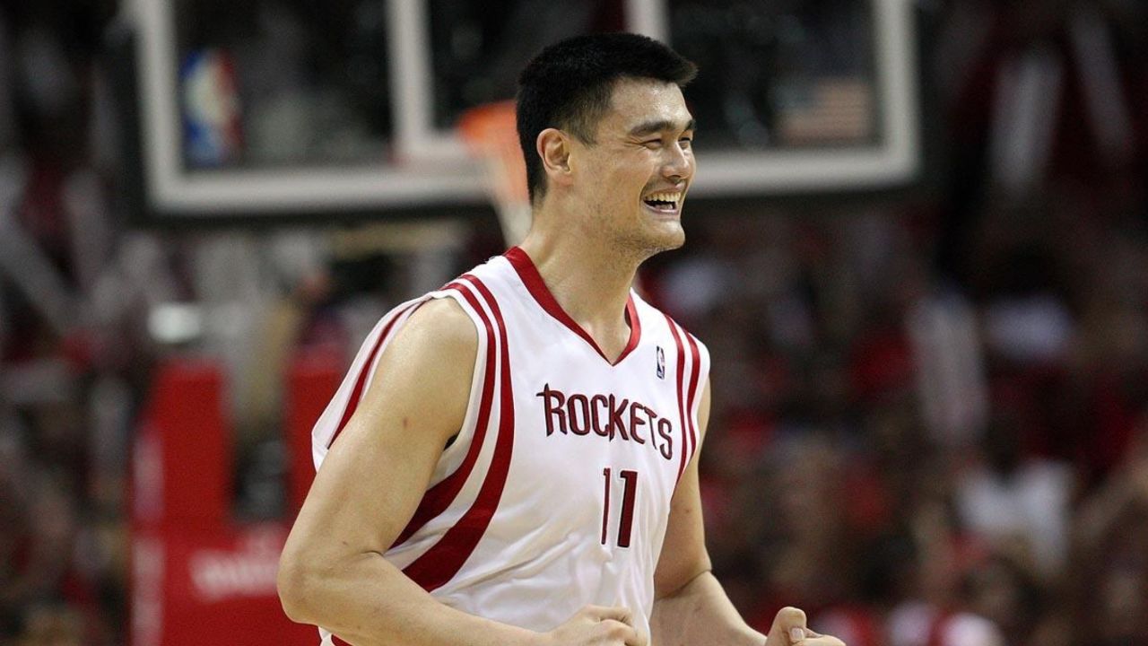 杨毅:姚明就从来没想过去加盟湖人 但04年那次有很多人都劝过他