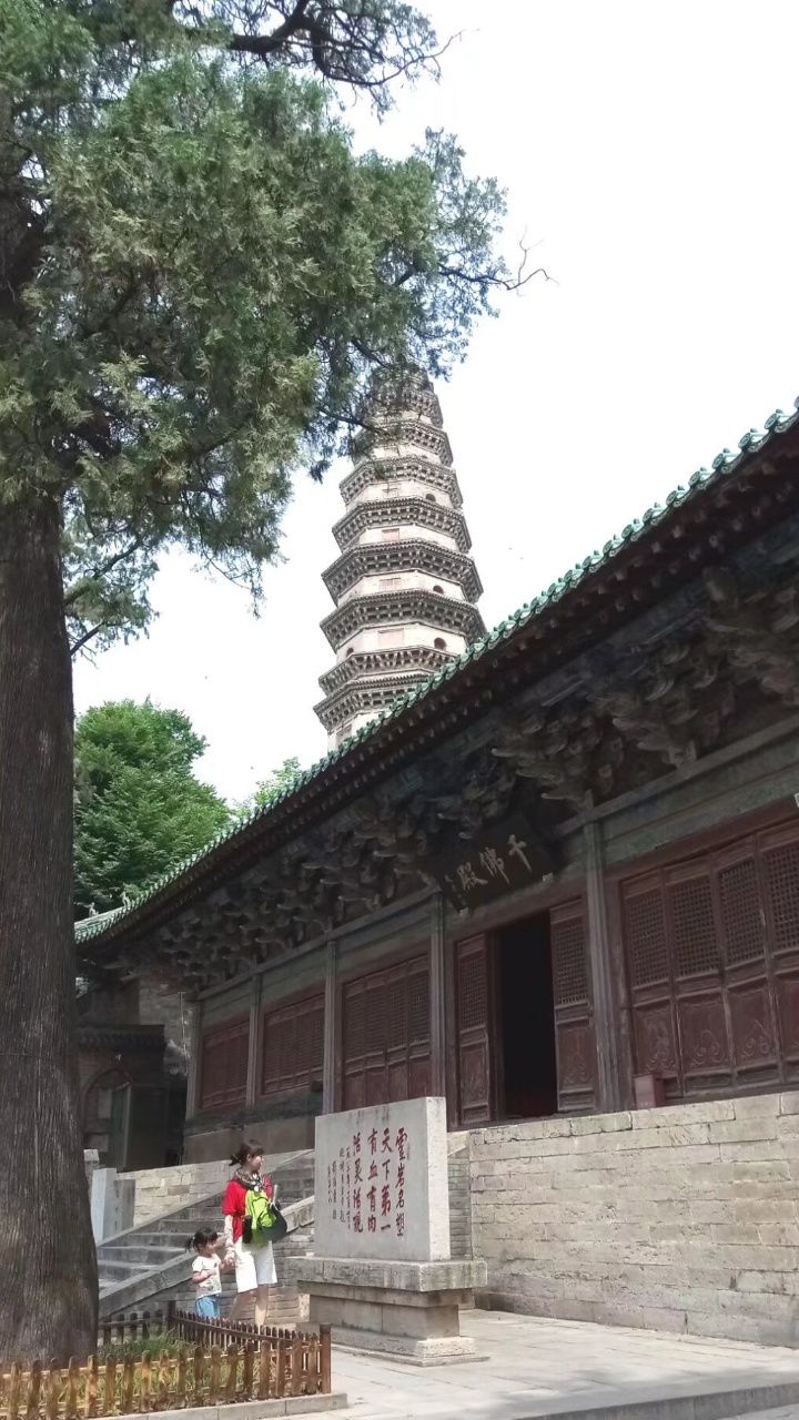 夏日济南灵岩寺