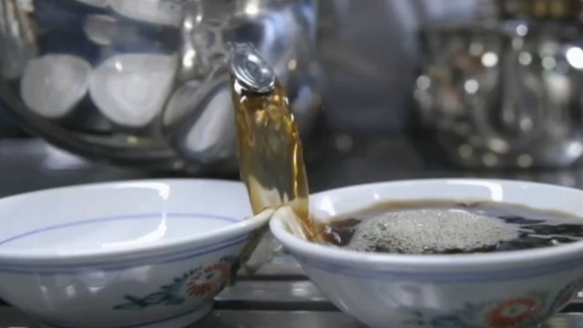 梧州城里,随处可见凉茶铺,凉茶成了人们对抗暑湿的法宝