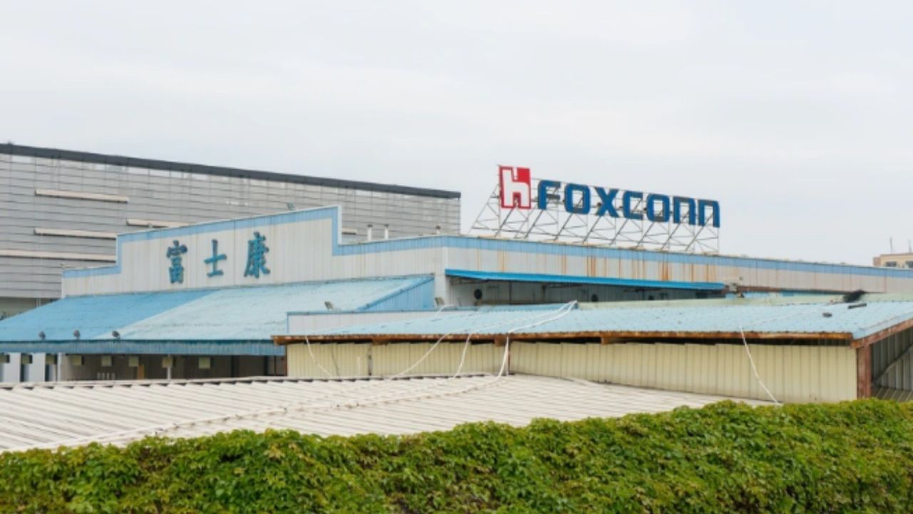 富士康河南盖楼招工:中介称2周进厂5万人,不仅产手机还造车