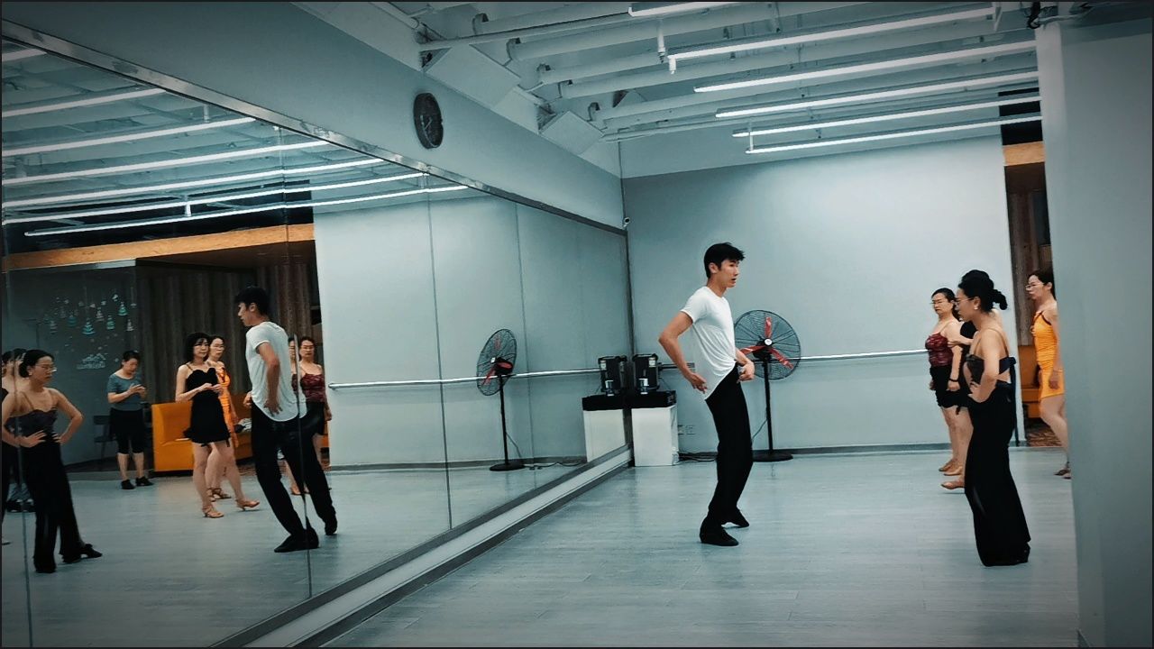 拉丁舞成人青岛帝一舞蹈工作室