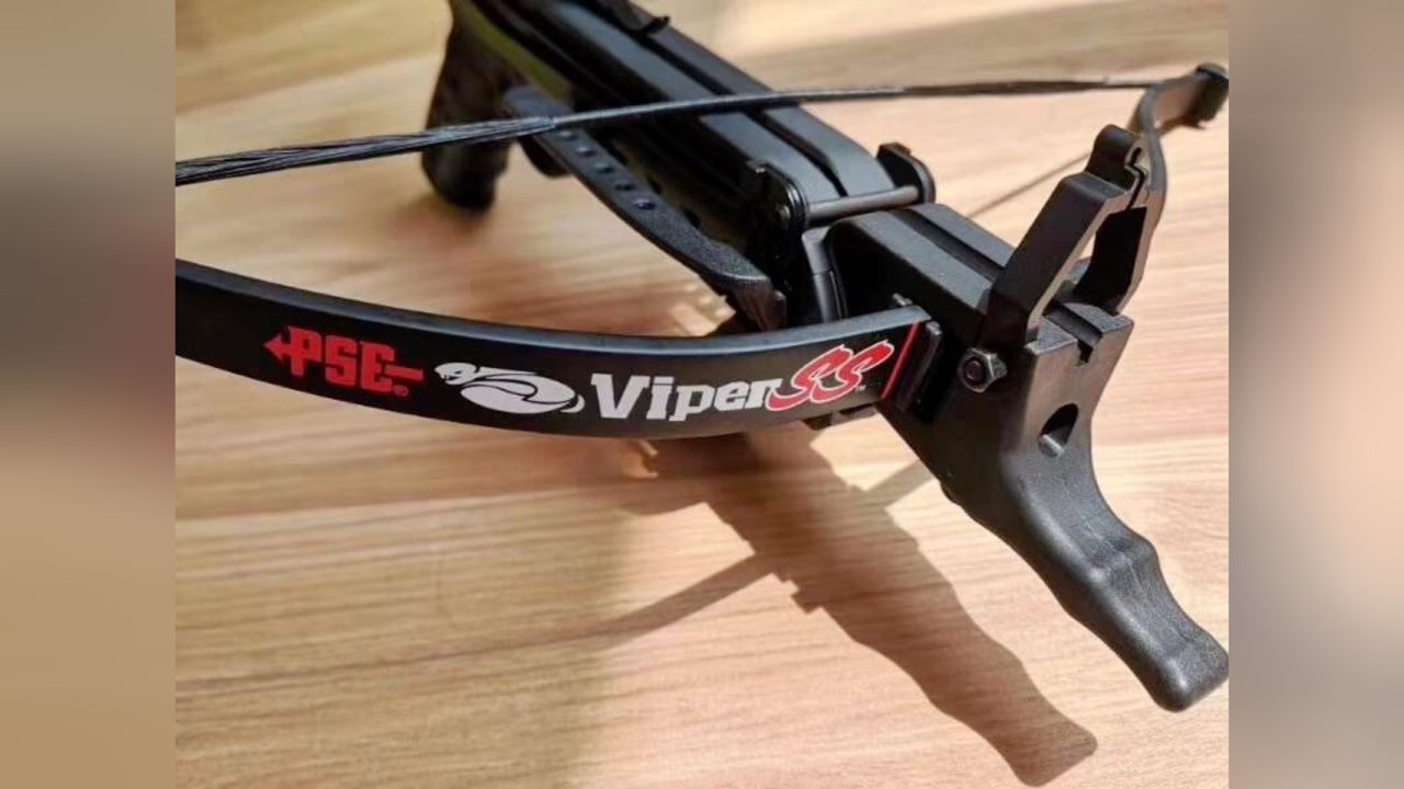 海外拍摄pse僵尸猎手反曲弩/眼镜蛇r9连发弩/蝰蛇ss/山猫120十字弩