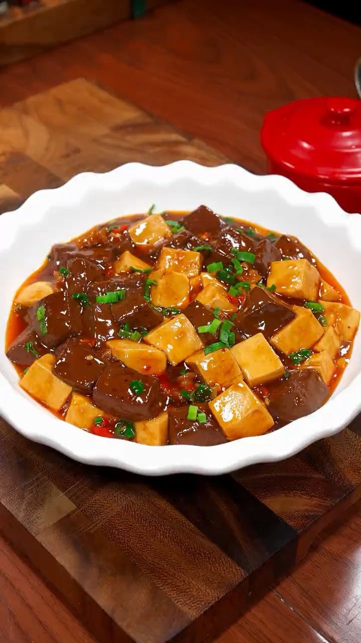 自己在家做猪血烧豆腐要想好吃,那您可以试试我这个做法