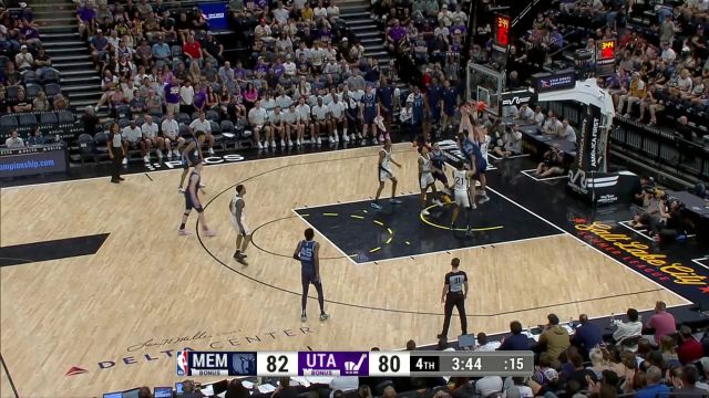 这就是NBA的强度？周志豪在凯斯勒头上完成隔人暴扣