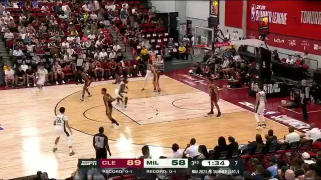 NBA夏季联赛：骑士vs雄鹿第3节英文原声回放