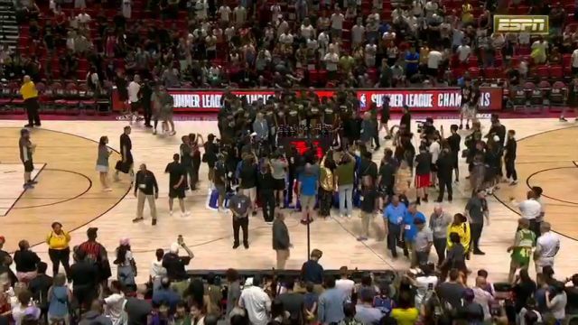 NBA夏季联赛冠军颁奖仪式回放