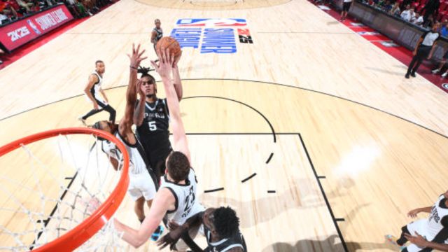 马刺83-77开拓者 卡斯尔22+5崔永熙未得到登场机会
