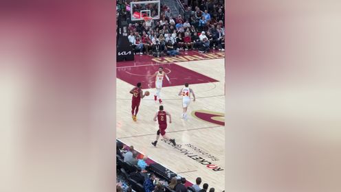 《NBA骑士》双星连线！米切尔妙传莫布利势大力沉隔扣克雷伊奇