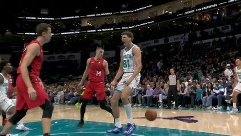《NBA全场集锦》拦路是拦不住的 萨朗滑翔起飞重扣得手