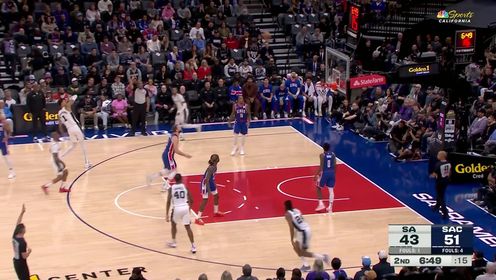 《NBA全场集锦》这也能行？保罗挡拆文班亚马尝试超远三分皮球空心入网