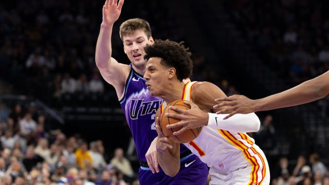 老鹰132-122爵士 马尔卡宁空砍40+7奥孔古携手约翰逊合砍63+29+16助队4连胜