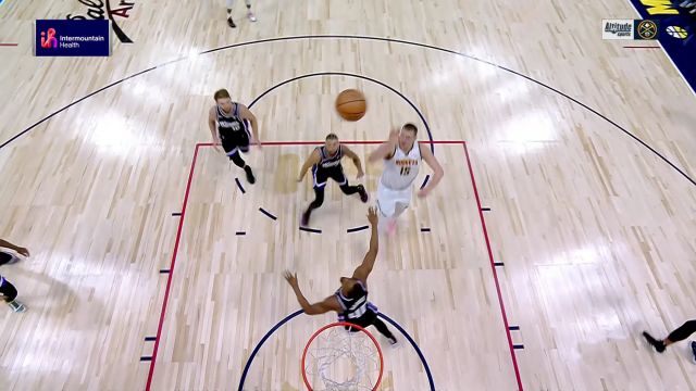 进攻欲望不强但喂饼没毛病 约基奇连线沃特森空接暴扣