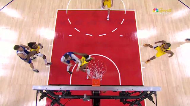 稳定输出沉着冷静 福克斯撤步三分开火正中靶心