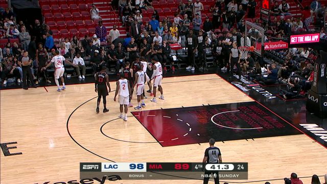 最后时刻为球队续命 巴特勒关键时刻三分精准制导