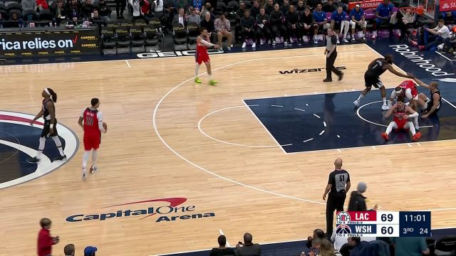 加福德整活儿上篮不中 反击哈登遭后方双鬼拍门