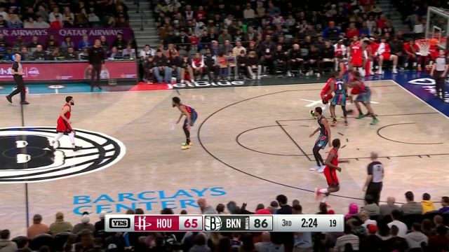 范弗利特外线投篮未中 杰伦格林异军突起补篮建功