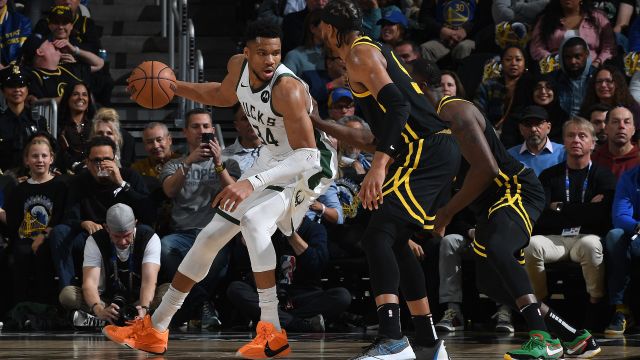 雄鹿90-125勇士 勇士主场大胜35分终结雄鹿六连胜