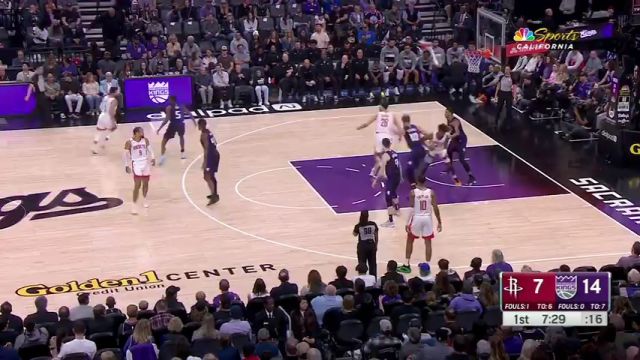  NBA常规赛：火箭vs国王第1节英文原声回放