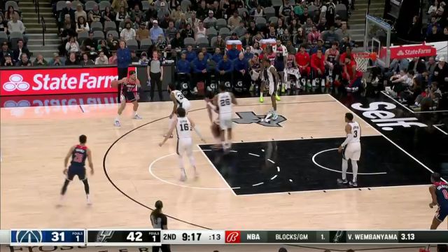 扛起球队进攻大旗 巴格利内线翻江倒海连续强取2+1