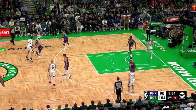 牛爷爷大闹球场！杰伦-布朗一挑二高难中投得手 随后撤步三分一发入魂