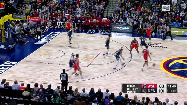 普尔失误实物送大礼 霍勒迪轻舒猿臂完成扣篮