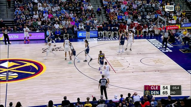 玩的就是心跳！米切尔中场前传球锁定队友 莫布里极限打板命中压哨两分