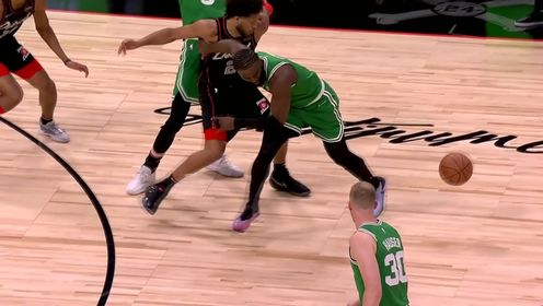 《NBA全场集锦》这球很提气！坎宁安鬼手抢断滑翔劈扣碾压全场