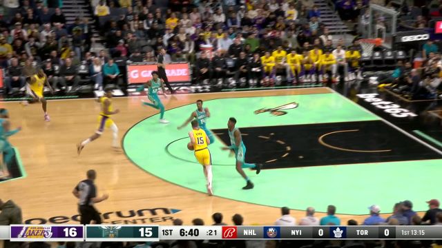 浓眉钉板大帽残暴无情 老詹转身突破碾压防守霸王硬上弓