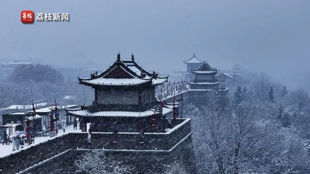 雪落长安!西安古城大雪纷飞穿越感十足