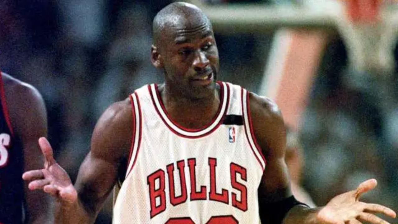 1992年的今天乔丹总决赛g1半场命中6个三分!"摊手"庆祝成经典