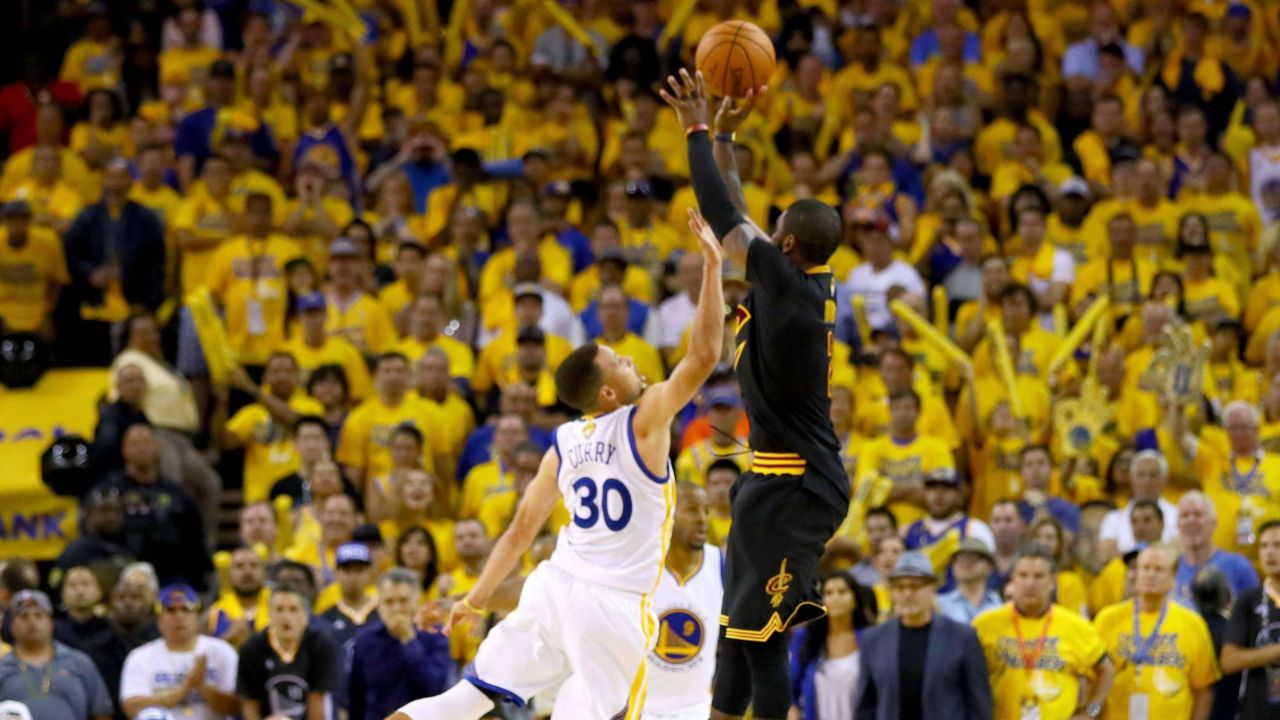 夺冠首功之臣!2016年的今天欧文面对库里命中关键三分