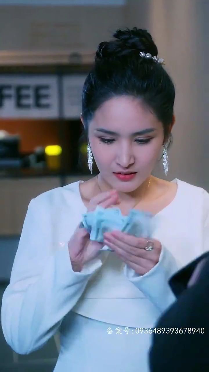 傅太太她不装了01