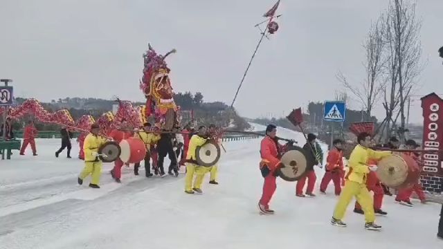 老家红安的人就是喜欢热闹,一大早就出来玩