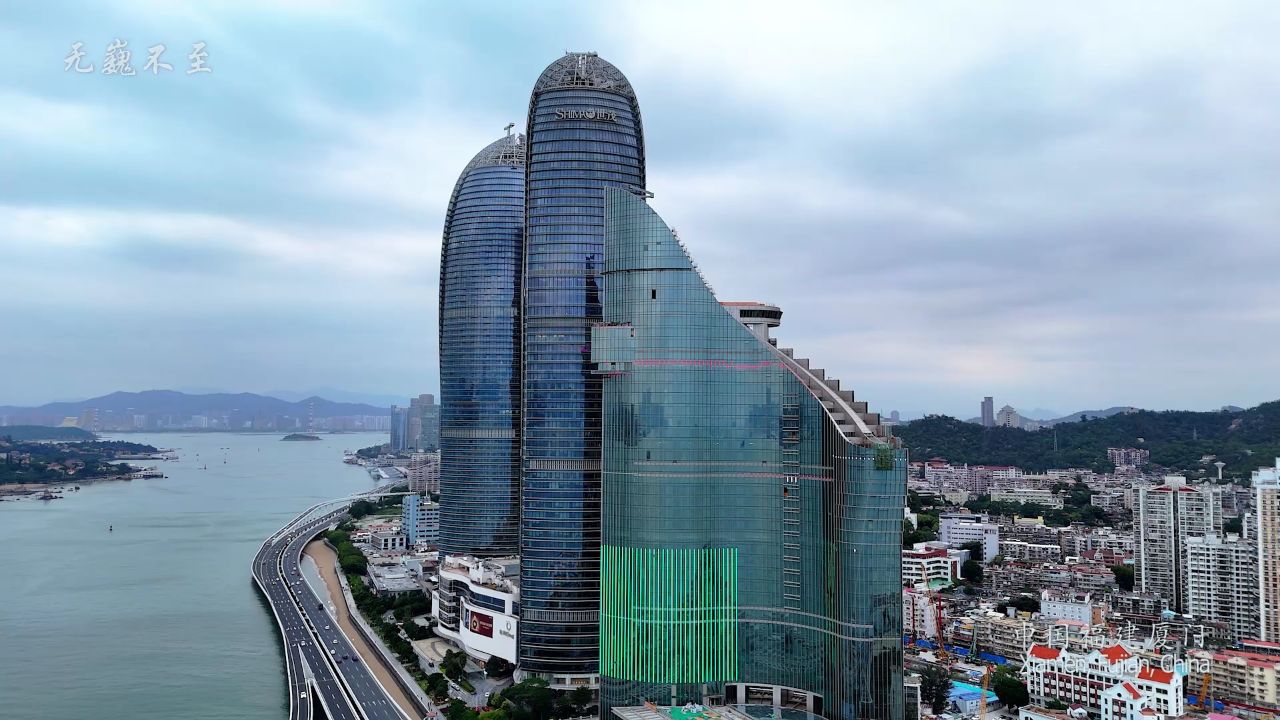 航拍厦门双子塔:东望金门岛,西眺鼓浪屿
