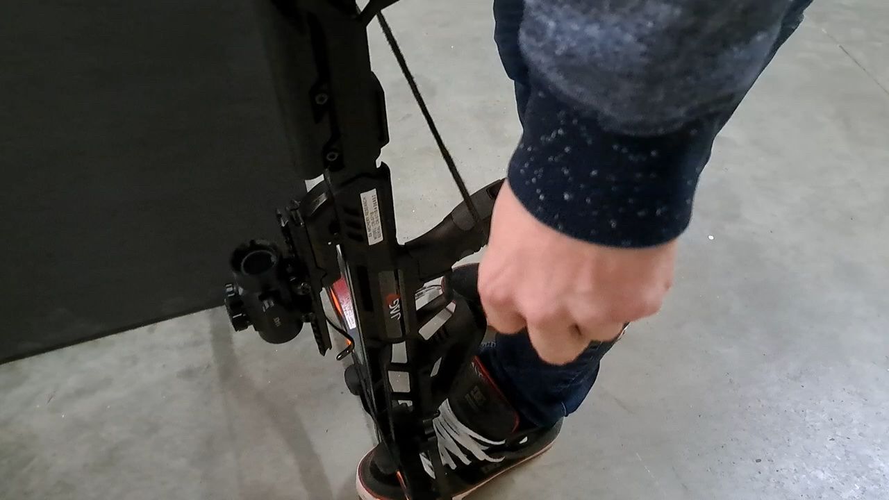 国外合法拍摄刺客300复合弩反曲眼镜蛇r9连发弩代工性能测试娱乐节目