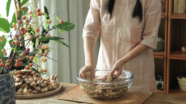 俗话说“冬吃萝卜,夏吃姜”,夏天空调吹久了,浑身都会难受的时候,可以泡一碗#小黄姜粉 喝#姜粉 #小黄姜.